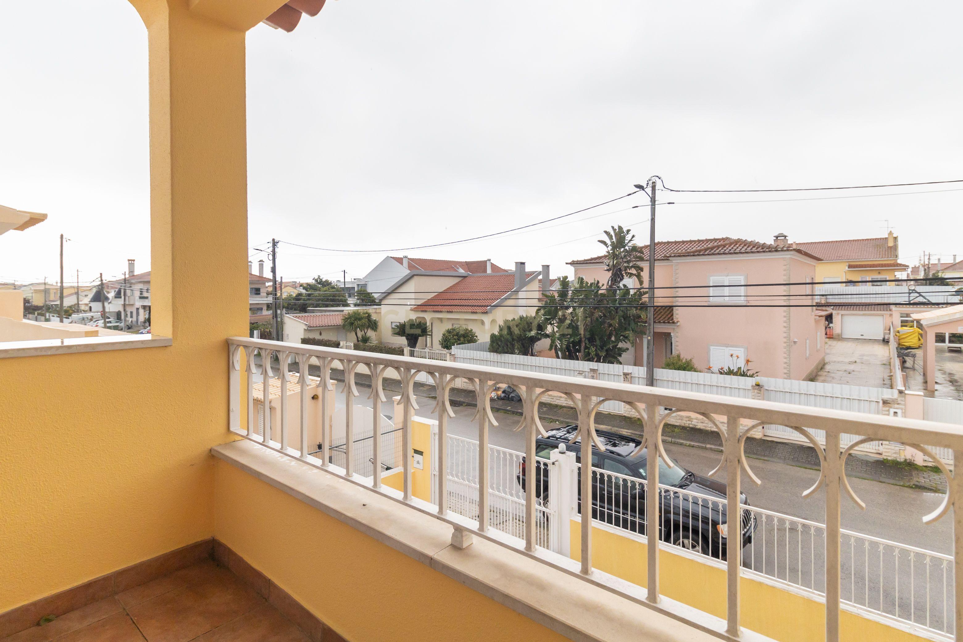 Moradia em Fernão Ferro com Piscina - Image 57