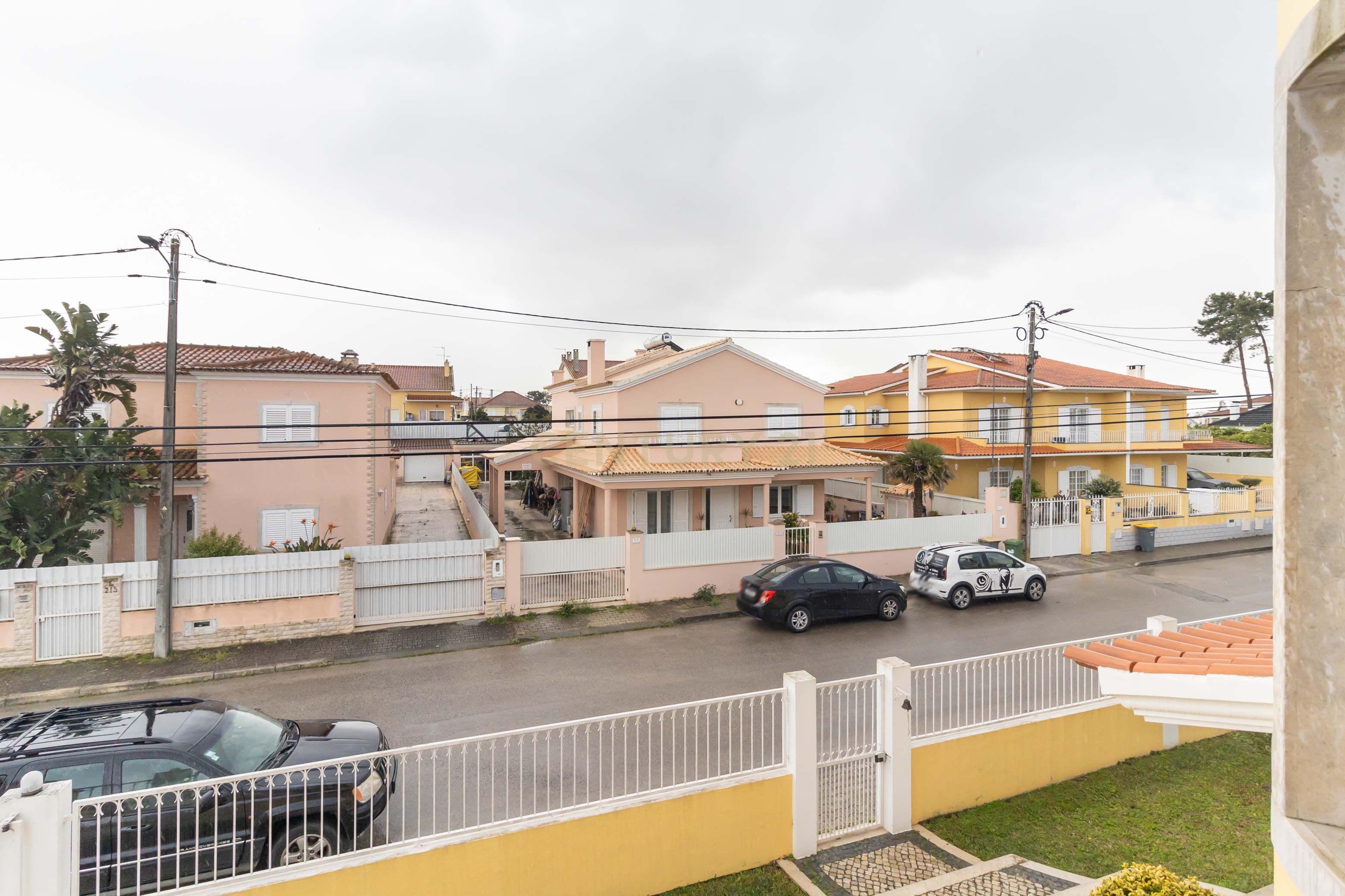 Moradia em Fernão Ferro com Piscina - Image 58
