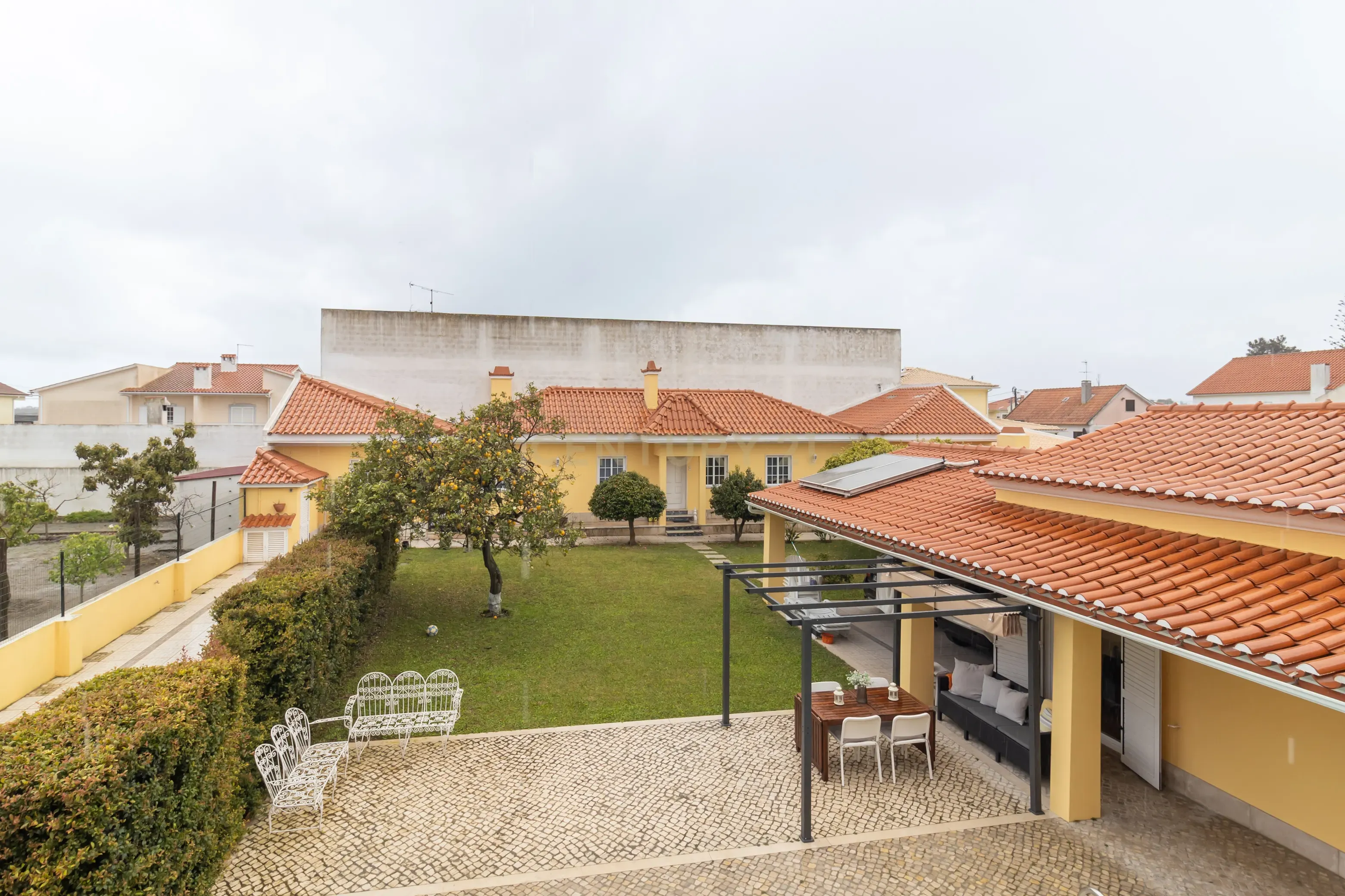 Moradia em Fernão Ferro com Piscina - Image 4
