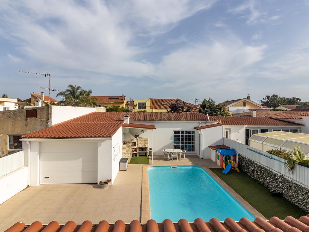 Moradia  geminada T5 com piscina inserida num lote de 400m2 - Image 37