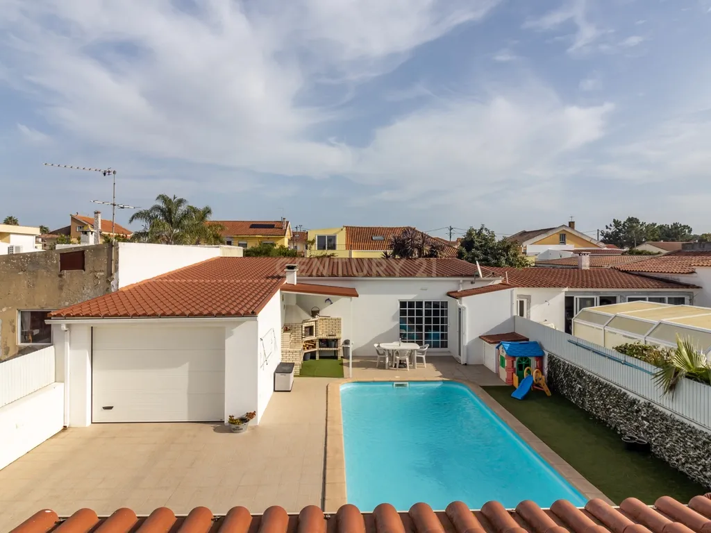 Moradia geminada T5 com piscina inserida num lote de 400m2 - Image 37
