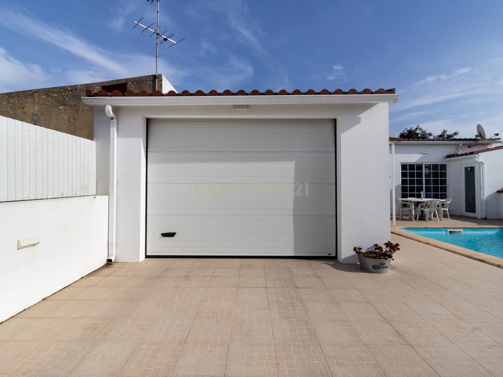 Moradia  geminada T5 com piscina inserida num lote de 400m2 - Image 29