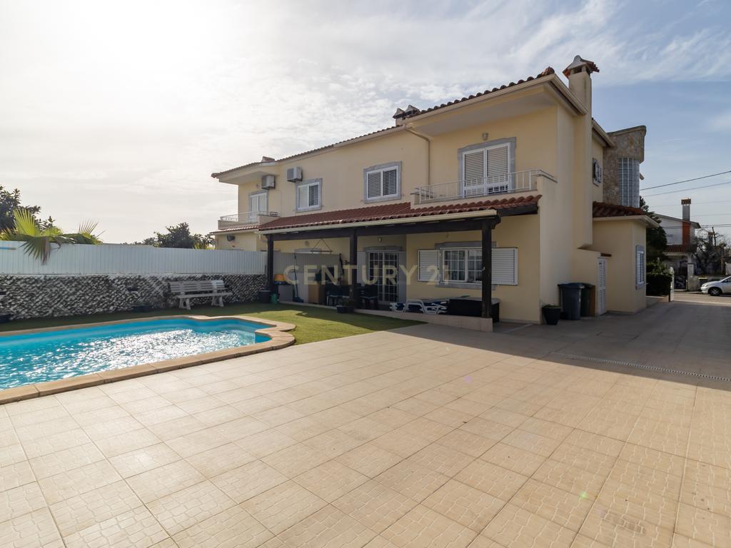 Moradia  geminada T5 com piscina inserida num lote de 400m2 - Image 34