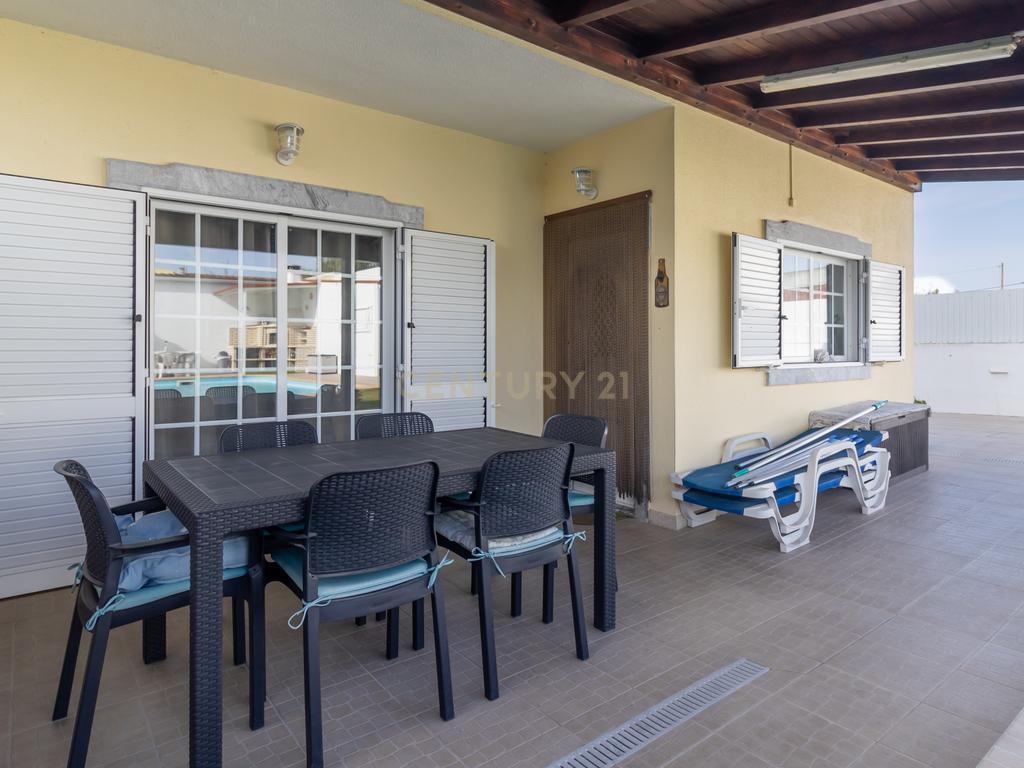 Moradia  geminada T5 com piscina inserida num lote de 400m2 - Image 38