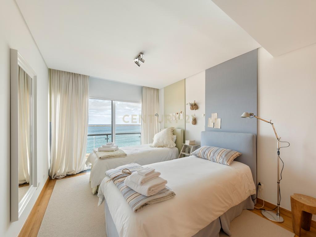 Apartamento T4 triplex com vista mar na Praia da Vitória - Image 14