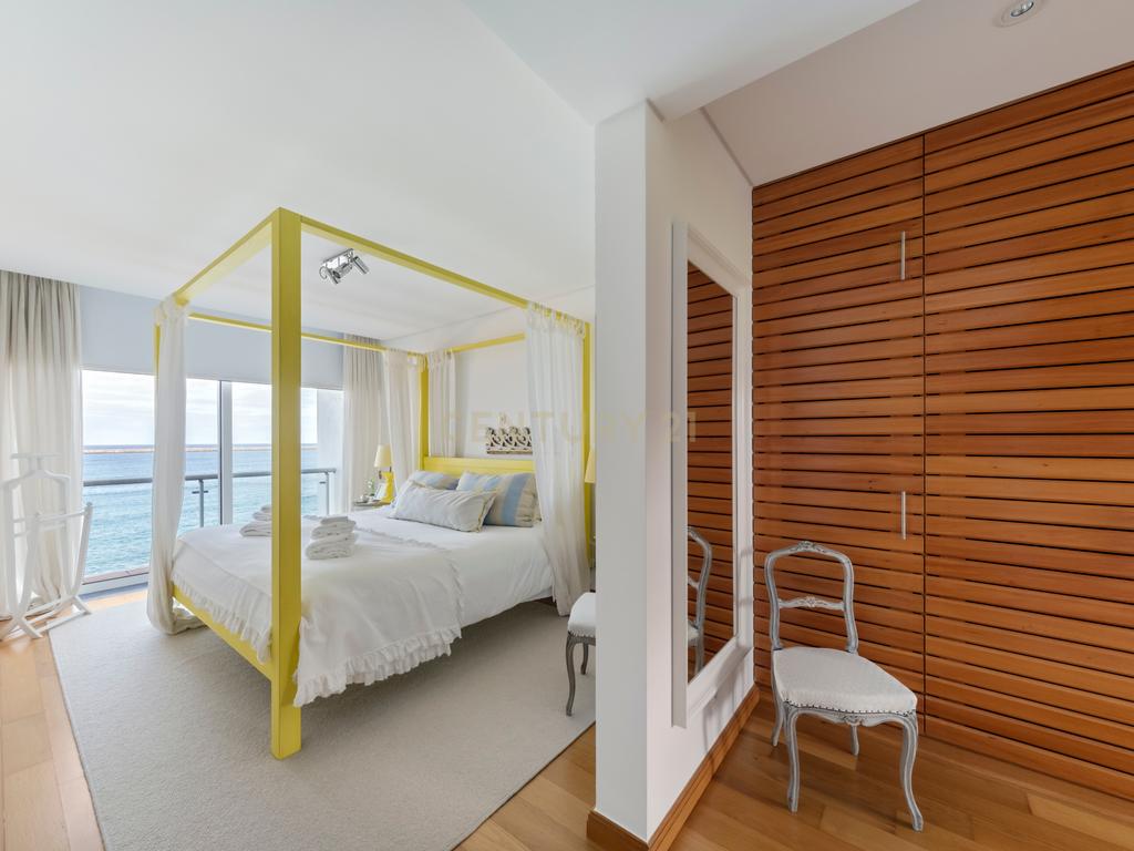 Apartamento T4 triplex com vista mar na Praia da Vitória - Image 11