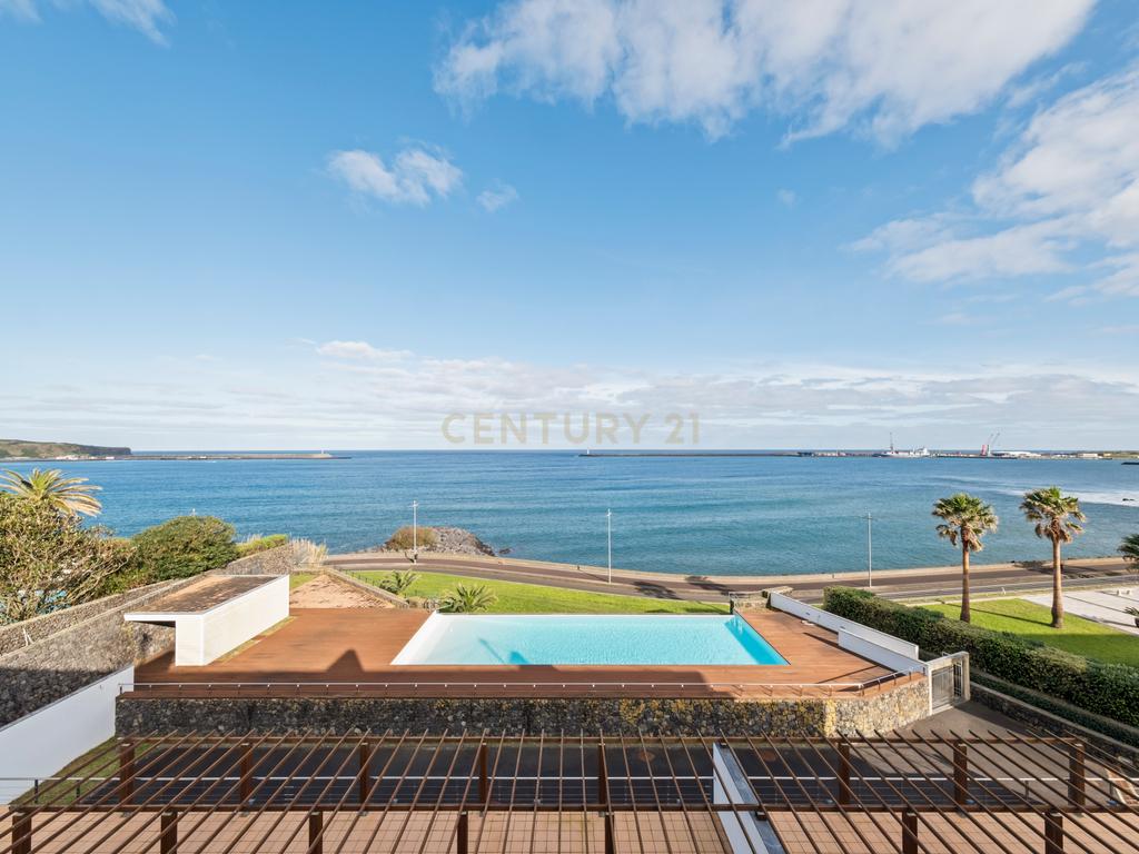 Apartamento T4 triplex com vista mar na Praia da Vitória - Image 15