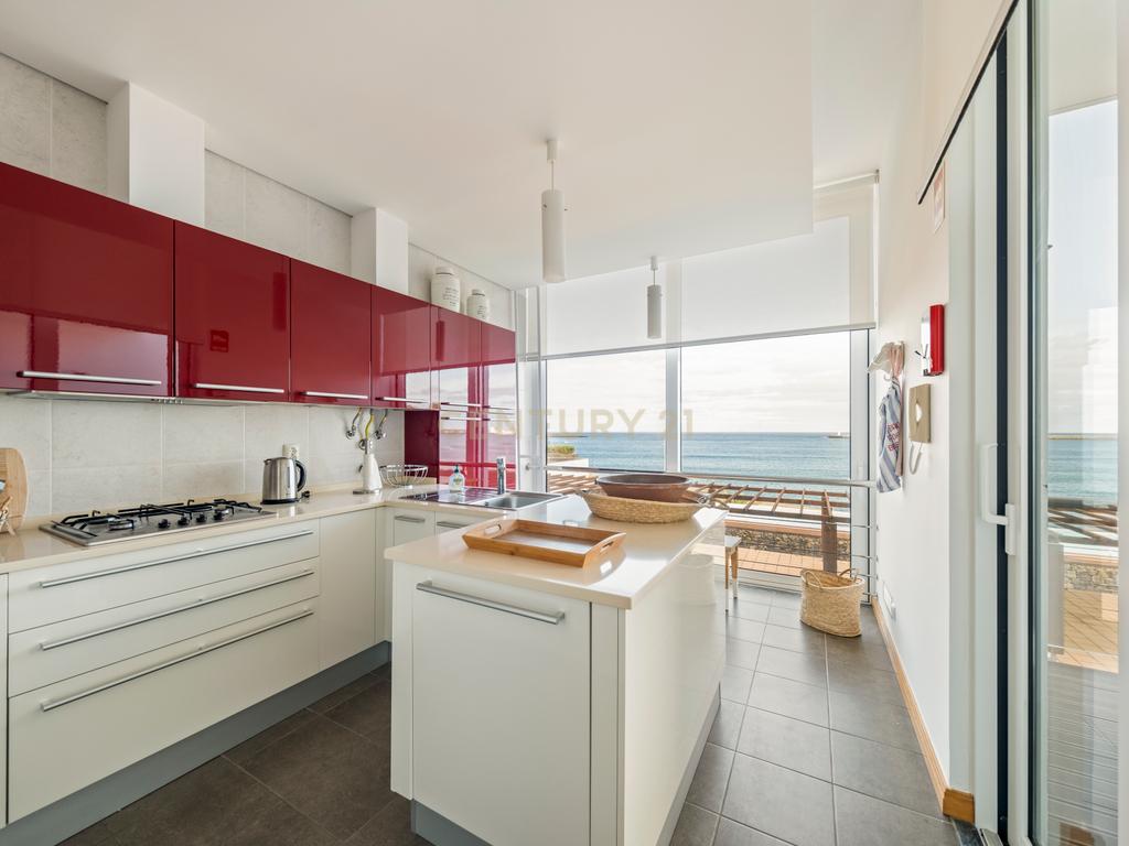 Apartamento T4 triplex com vista mar na Praia da Vitória - Image 5