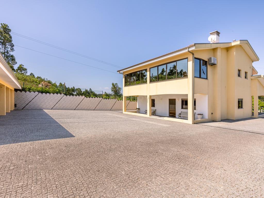 🏡 “C’Alma Home” — Onde a Alma Encontra o Espaço - MORADIA T4 C/PISCINA E 2443M2 DE TERRENO A 30 MINUTOS DO PORTO (Escola Secundária de Vilela) - C’ Alma Home - Image 5