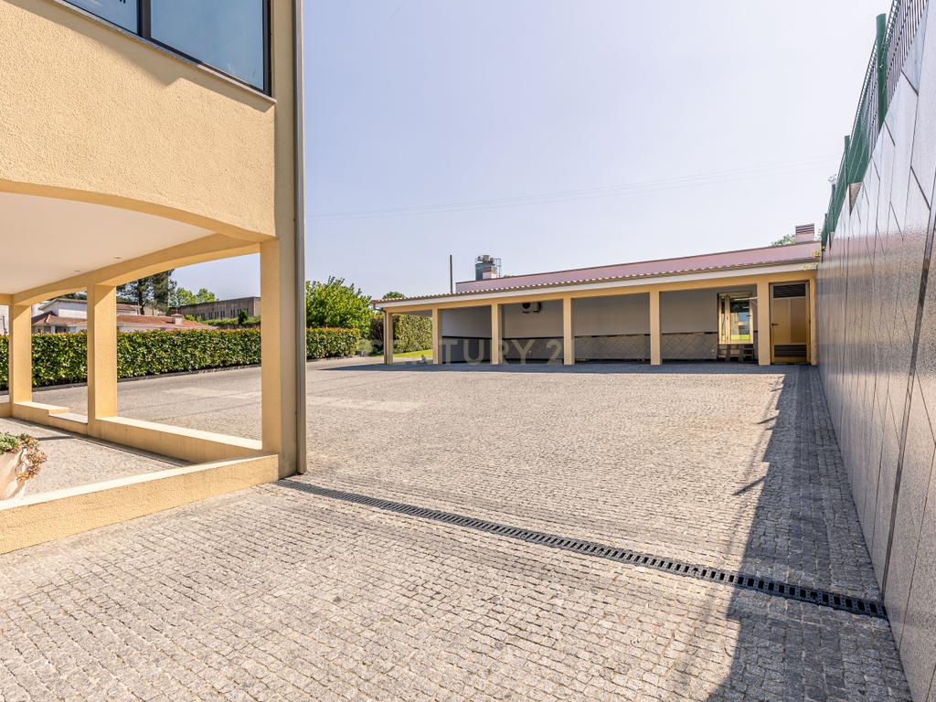 🏡 “C’Alma Home” — Onde a Alma Encontra o Espaço - MORADIA T4 C/PISCINA E 2443M2 DE TERRENO A 30 MINUTOS DO PORTO (Escola Secundária de Vilela) - C’ Alma Home - Image 7