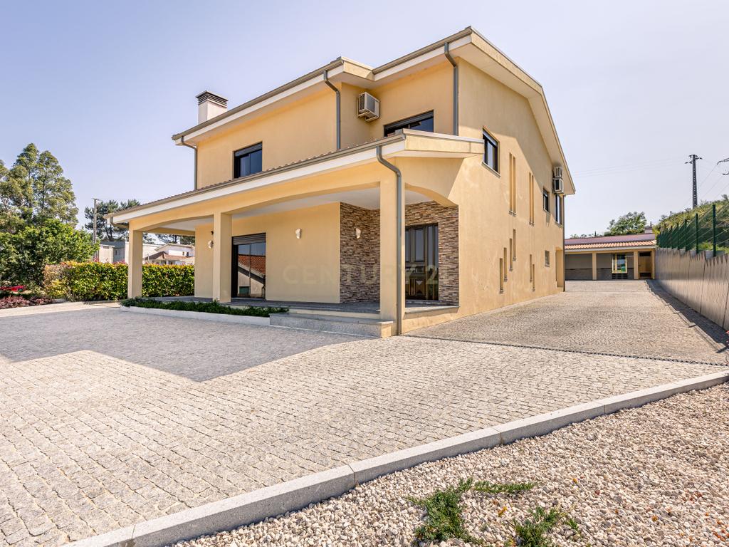 🏡 “C’Alma Home” — Onde a Alma Encontra o Espaço - MORADIA T4 C/PISCINA E 2443M2 DE TERRENO A 30 MINUTOS DO PORTO (Escola Secundária de Vilela) - C’ Alma Home - Image 8