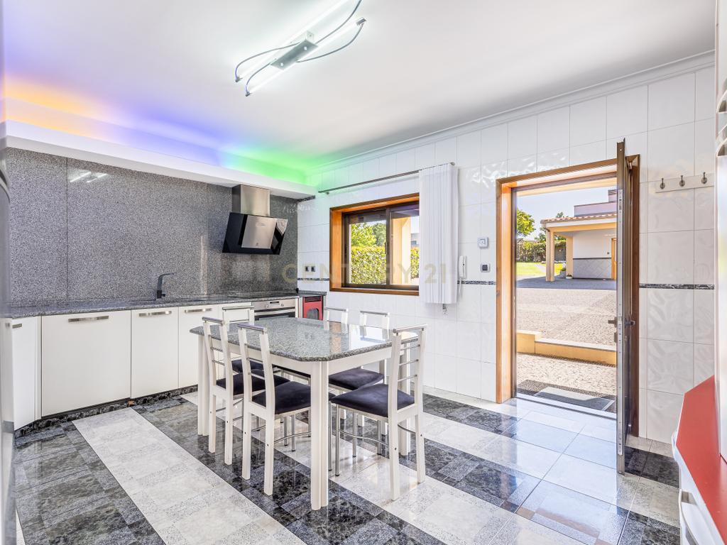 🏡 “C’Alma Home” — Onde a Alma Encontra o Espaço - MORADIA T4 C/PISCINA E 2443M2 DE TERRENO A 30 MINUTOS DO PORTO (Escola Secundária de Vilela) - C’ Alma Home - Image 12