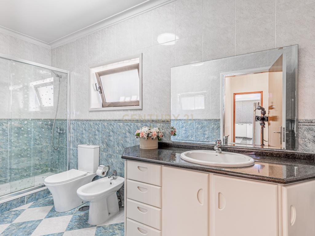 🏡 “C’Alma Home” — Onde a Alma Encontra o Espaço - MORADIA T4 C/PISCINA E 2443M2 DE TERRENO A 30 MINUTOS DO PORTO (Escola Secundária de Vilela) - C’ Alma Home - Image 15