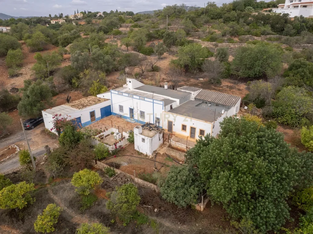 Oportunidade Única no Algarve – Propriedade de 33.840m² com duas moradias centenárias para remodelação - Image 1