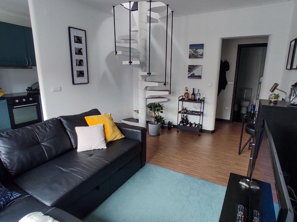 Apartamento T0 +1 Duplex em Miguel Bombarda | Centro do Porto - Image 1