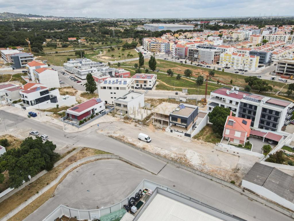 Terreno Urbano com projeto aprovado( em inicio construção)em Setúbal /Gambia. Foto Reportagem em Breve - Image 13