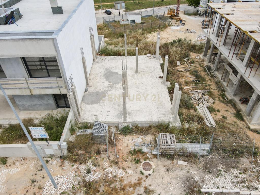 Terreno Urbano com projeto aprovado( em inicio construção)em Setúbal /Gambia. Foto Reportagem em Breve - Image 9