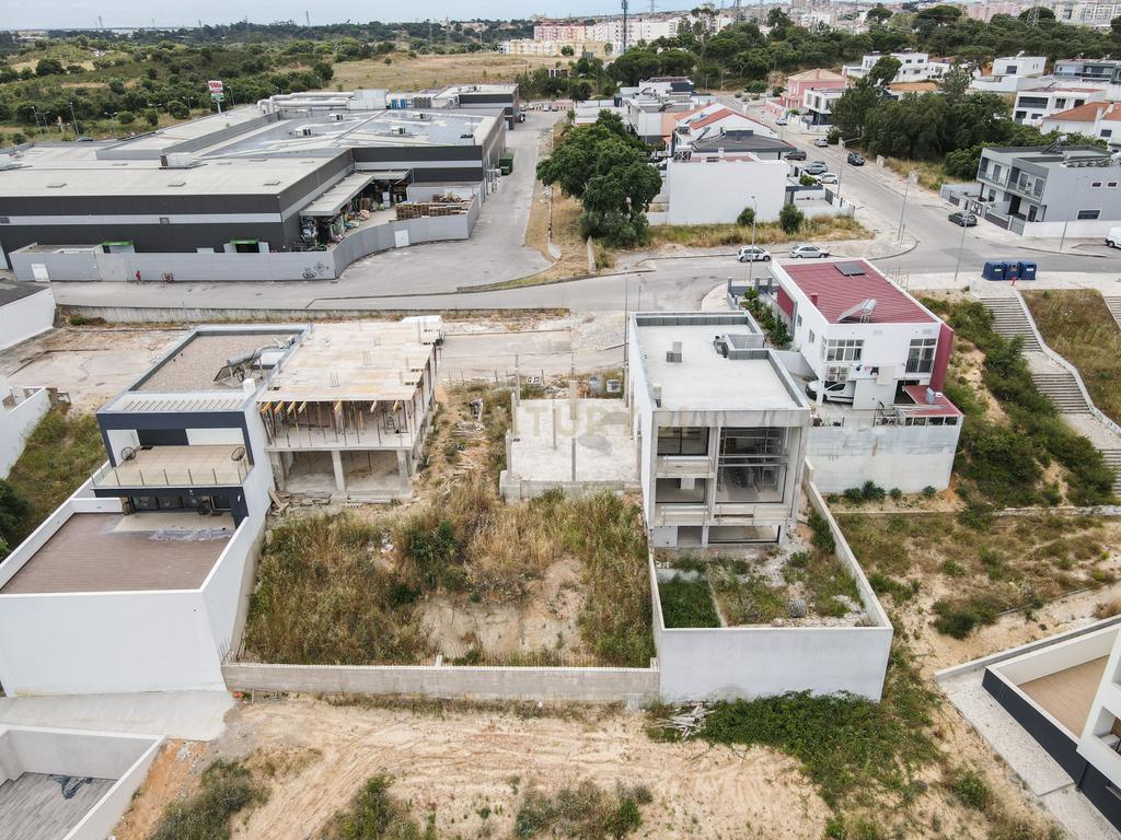 Terreno Urbano com projeto aprovado( em inicio construção)em Setúbal /Gambia. Foto Reportagem em Breve - Image 16