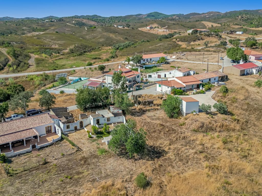 Terreno com Ruína - Excelente Preço - Image 3