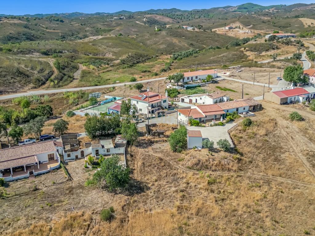Terreno com Ruína - Excelente Preço - Image 4