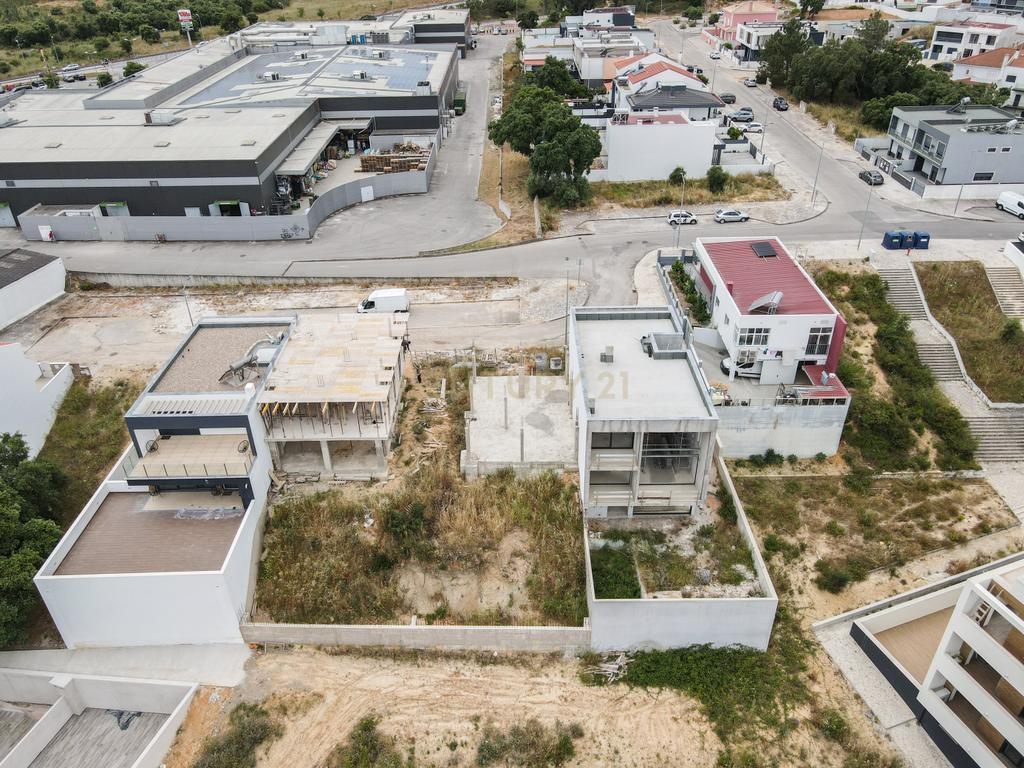 Terreno Urbano com projeto aprovado( em inicio construção)em Setúbal /Gambia. Foto Reportagem em Breve - Image 6