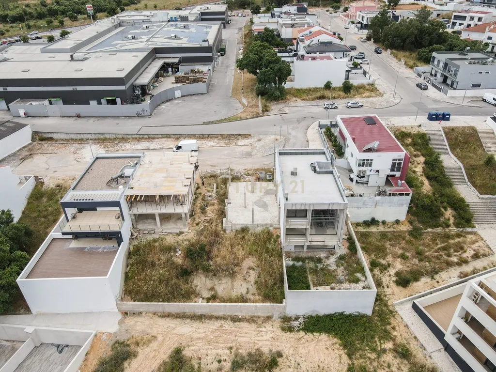 Terreno Urbano com projeto aprovado( em inicio construção)em Setúbal /Gambia. Foto Reportagem em Breve - Image 6