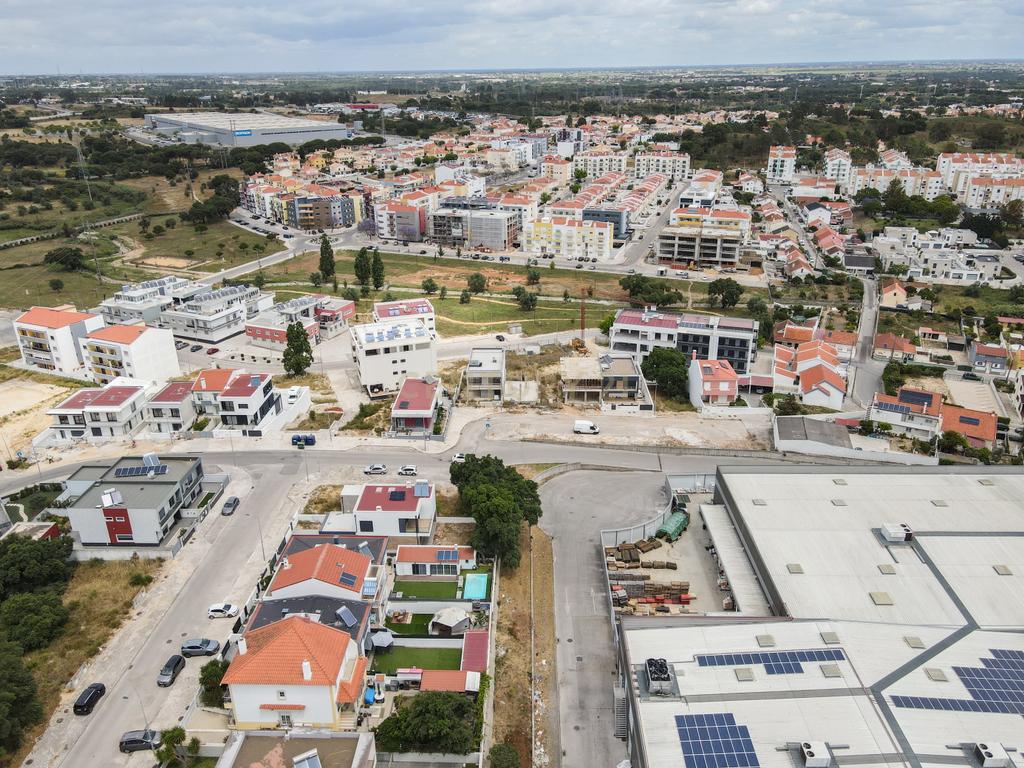 Terreno Urbano com projeto aprovado( em inicio construção)em Setúbal /Gambia. Foto Reportagem em Breve - Image 5