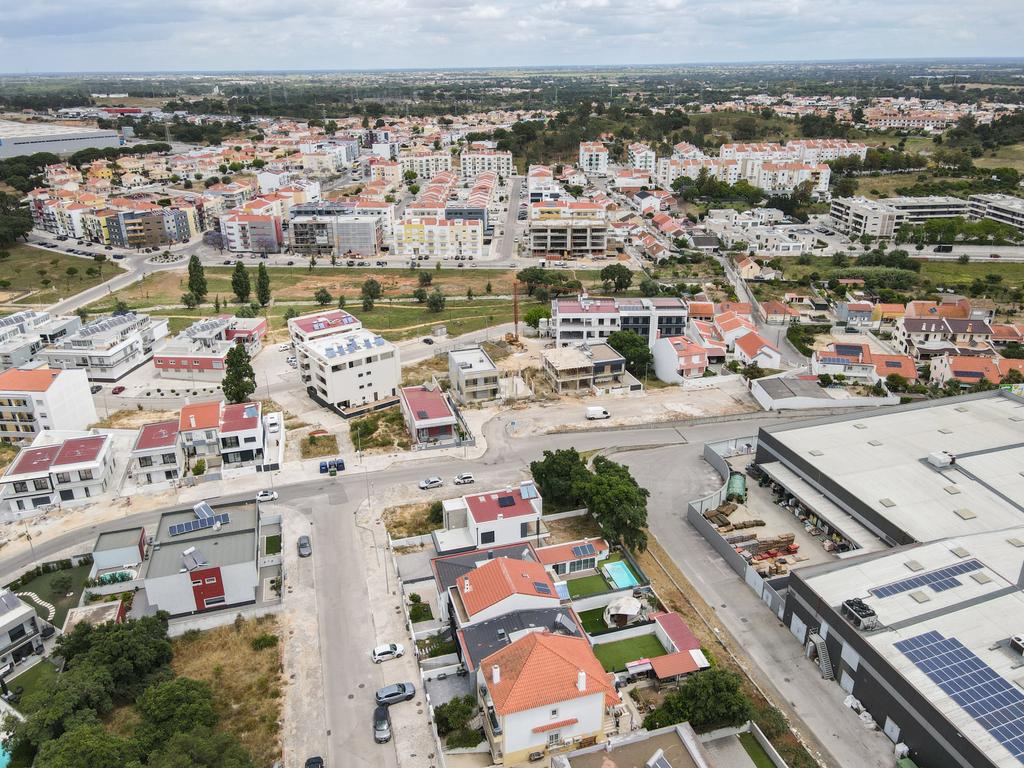 Terreno Urbano com projeto aprovado( em inicio construção)em Setúbal /Gambia. Foto Reportagem em Breve - Image 14