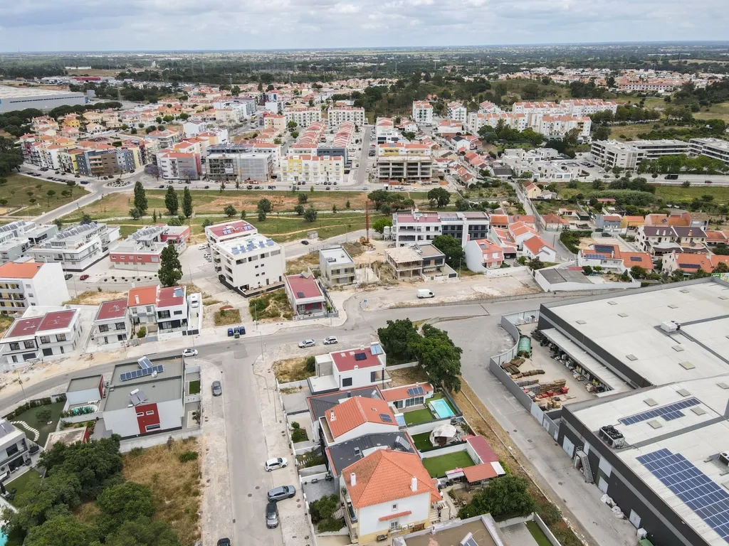 Terreno Urbano com projeto aprovado( em inicio construção)em Setúbal /Gambia. Foto Reportagem em Breve - Image 14