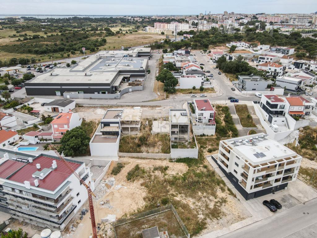Terreno Urbano com projeto aprovado( em inicio construção)em Setúbal /Gambia. Foto Reportagem em Breve - Image 11
