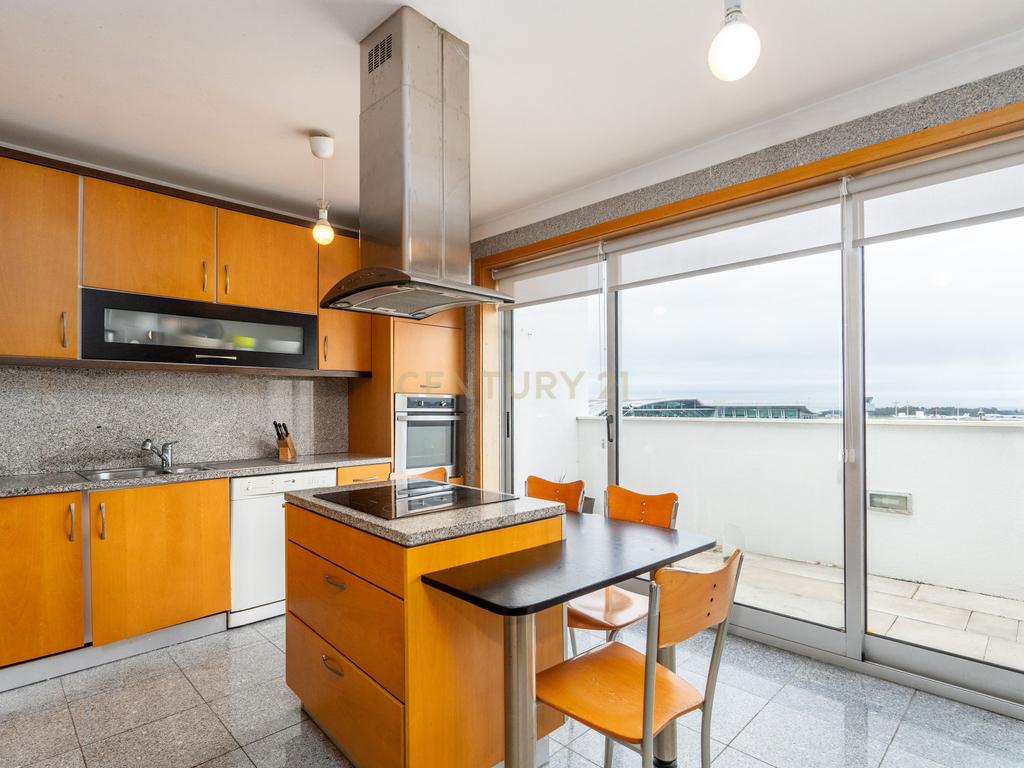 Apartamento "Cobertura" com terraço nas 3 frentes T4 (Atualmente T3 + Escritório) no Condomínio "Tílias do Atlântico" - Image 8