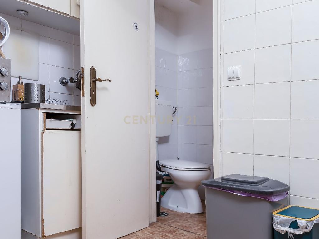 Apartamento T1 +1 em Alfama, Lisboa – Investimento com Potencial e Rentabilidade Atrativa - Image 8