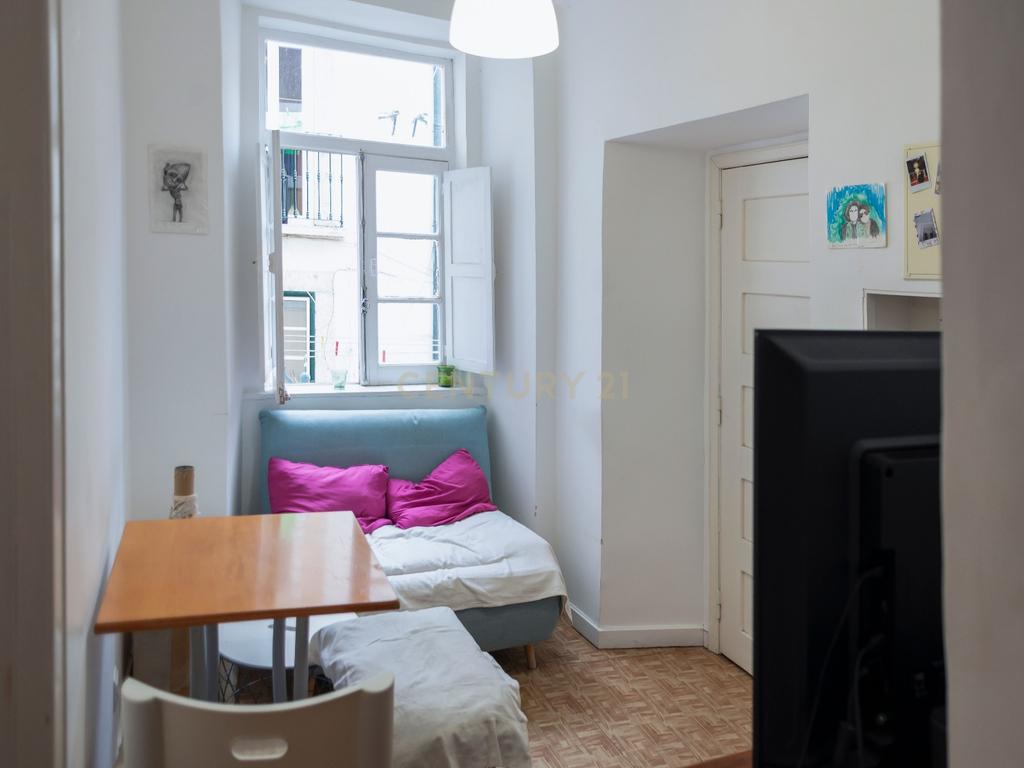 Apartamento T1 +1 em Alfama, Lisboa – Investimento com Potencial e Rentabilidade Atrativa - Image 5