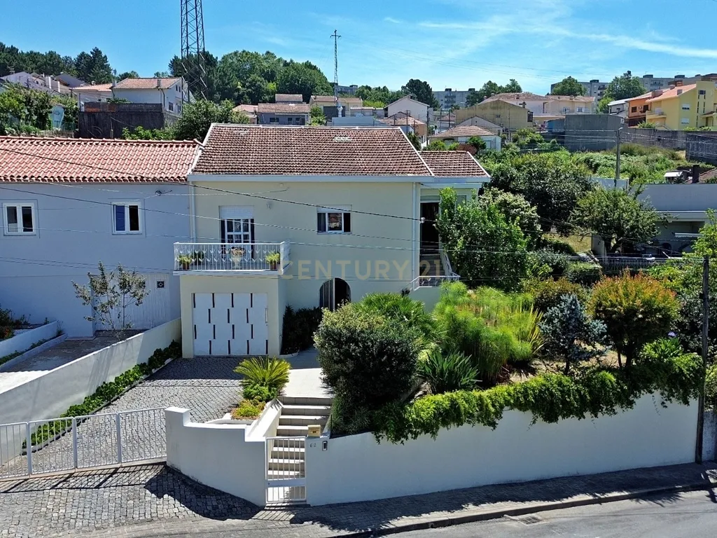 Excelente Moradia T5 em Fânzeres - Image 2