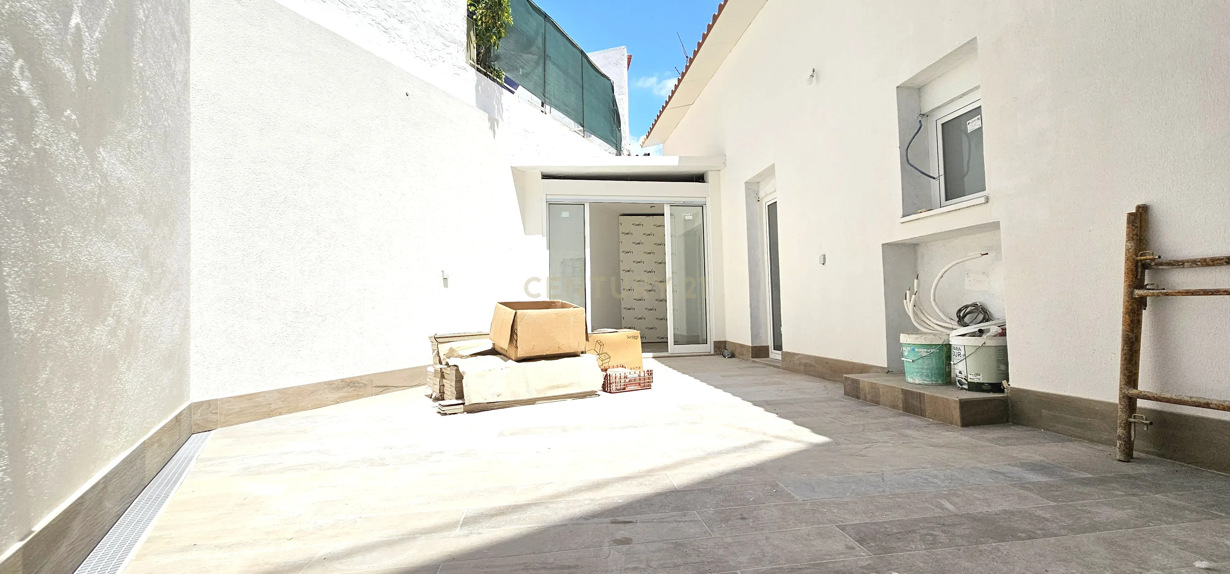 Moradia T2 + 1 no coração do bairro da Ajuda - Image 1