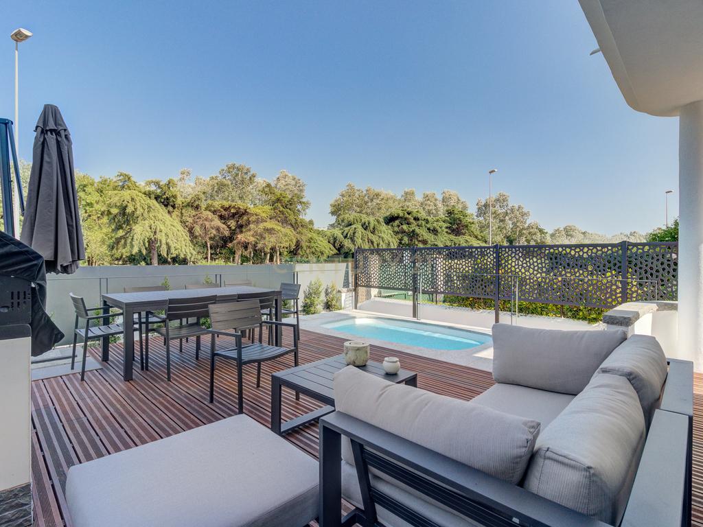 Moradia T4+1 com piscina, terraço e garagem  perto da praia - Image 8