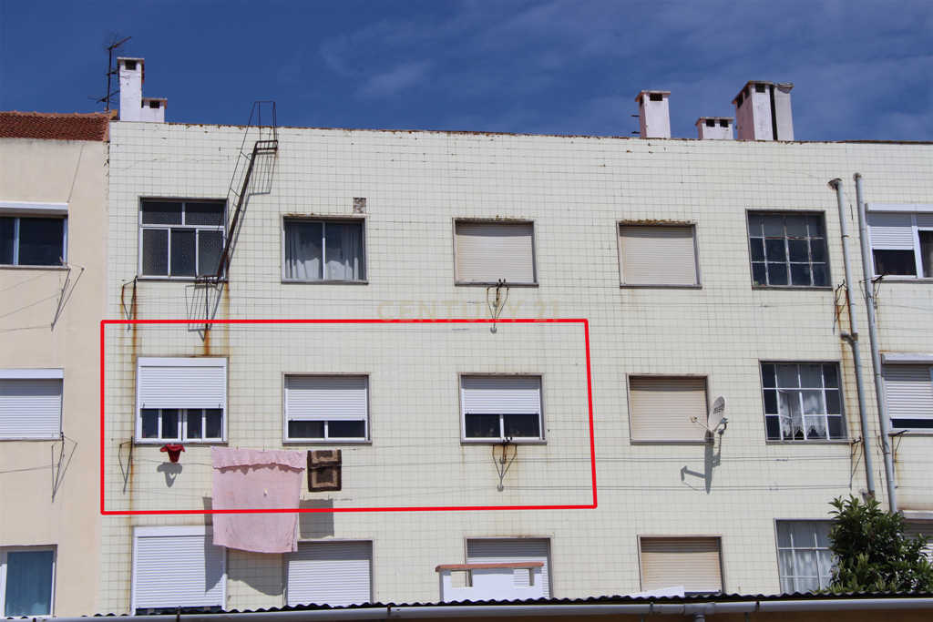 Apartamento T2 em Paio Pires - Oportunidade para Investidores - Image 2