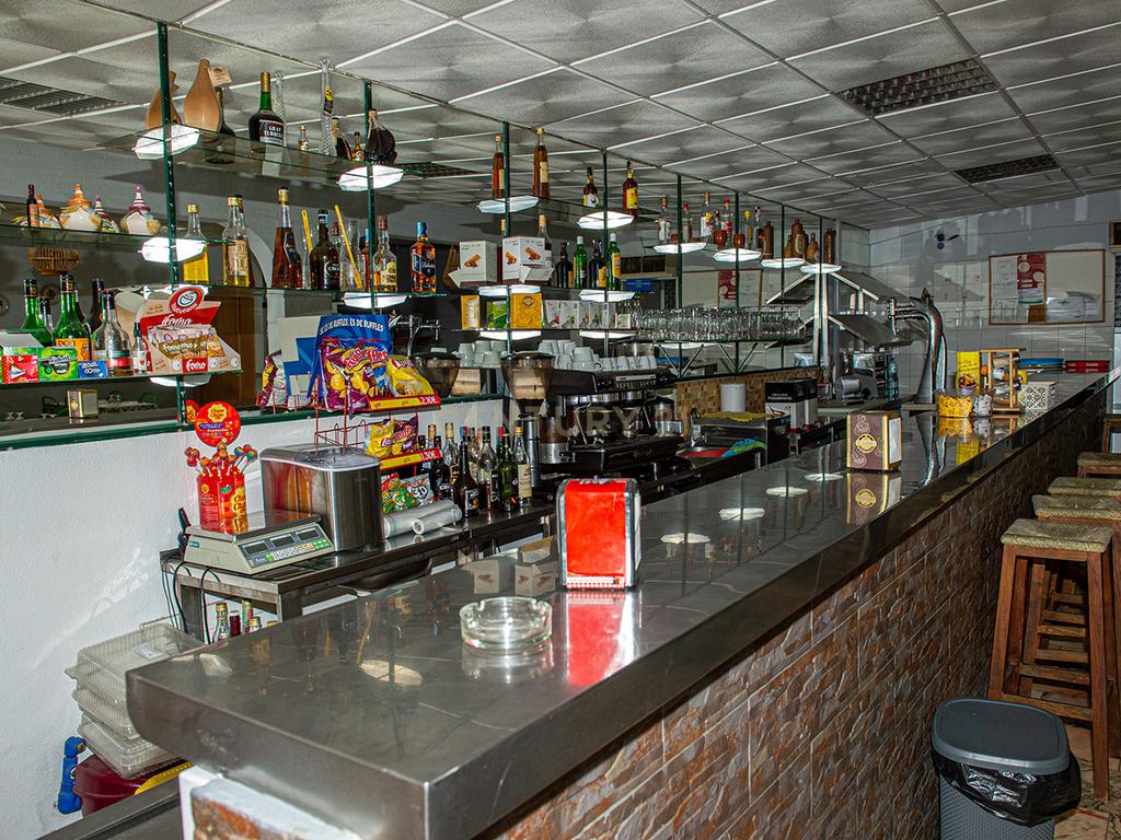 Restaurante com 60 lugares e um Apartamento T2 - Image 2