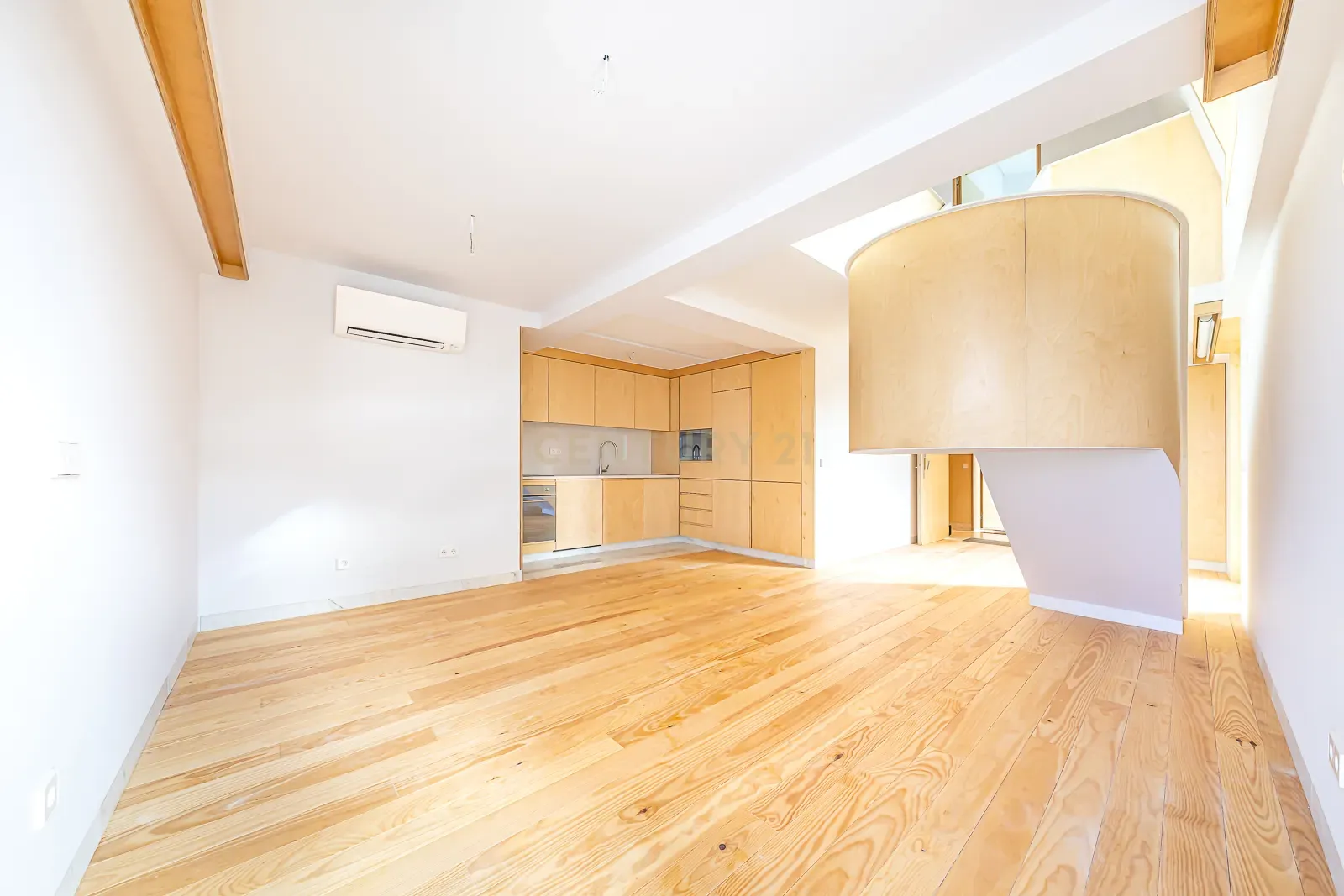 T1 Duplex de Luxo, com Terraço, em Campo de Ourique - Image 12