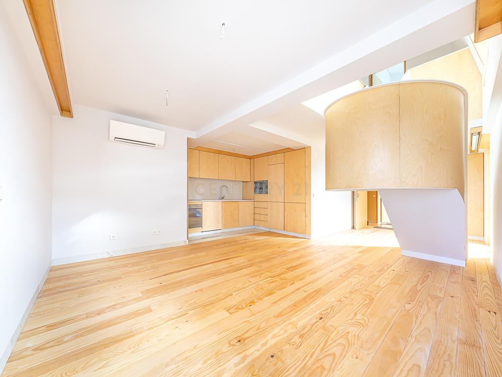 T1 Duplex de Luxo, com Terraço, em Campo de Ourique - Image 12