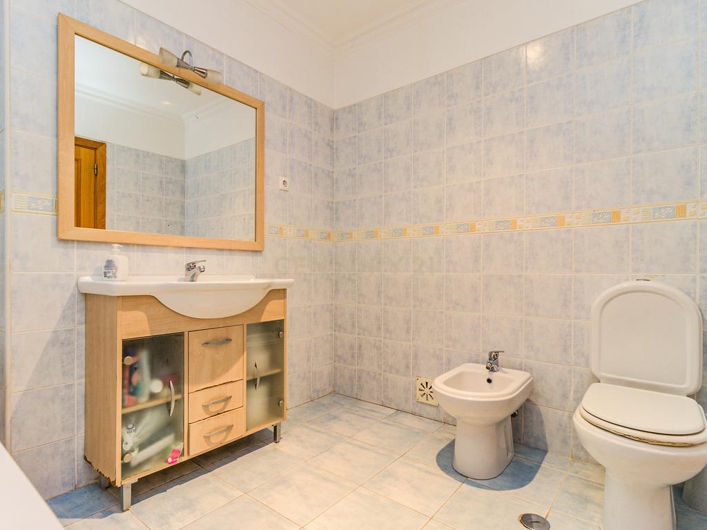 Apartamento T3 com Terraço e Acessibilidade em Amadora - Image 20