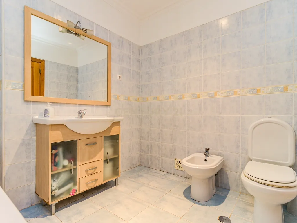 Apartamento T3 com Terraço e Acessibilidade em Amadora - Image 20