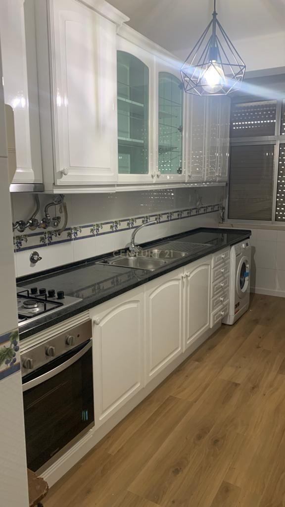 Apartamento para Investimento Metro de Alfornelos - Image 1