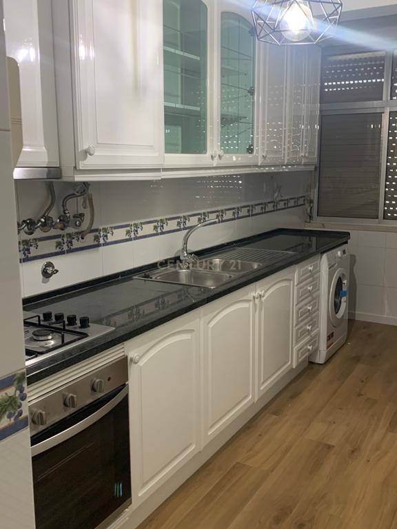 Apartamento para Investimento Metro de Alfornelos - Image 1
