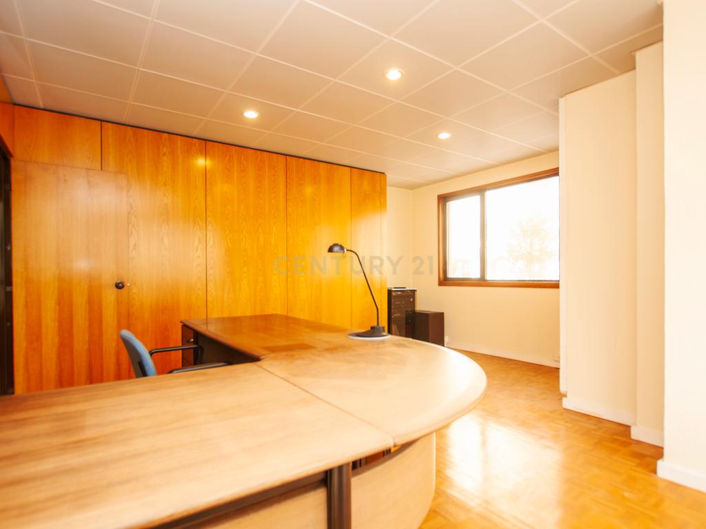 Escritório/Consultório para arrendamento | Excelente Localização | Zona Premium de Telheiras | - Image 10