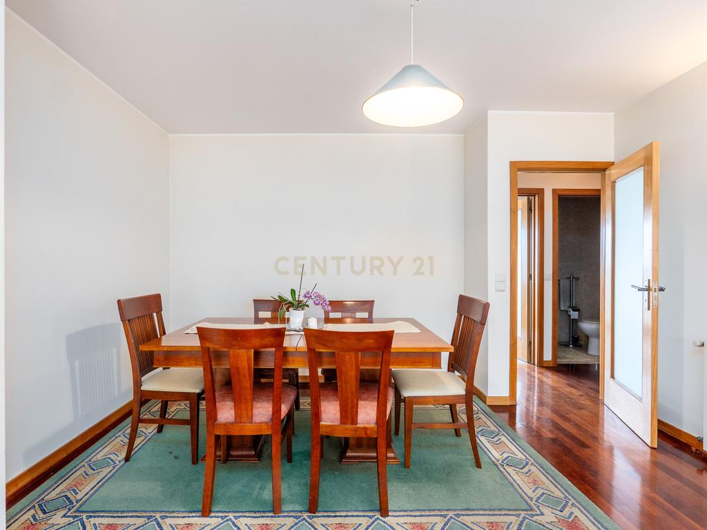Apartamento "Cobertura" com terraço nas 3 frentes T4 (Atualmente T3 + Escritório) no Condomínio "Tílias do Atlântico" - Image 4