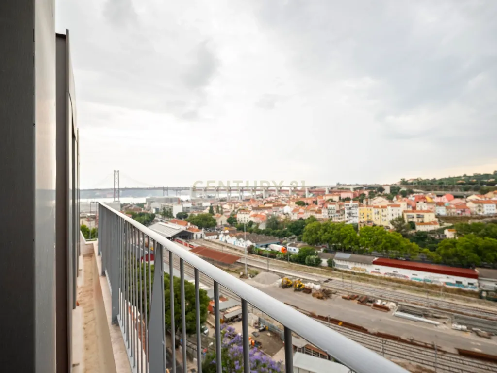 Arrenda-se apartamento T2 (111m2) na Estrela, Lisboa - Image 4