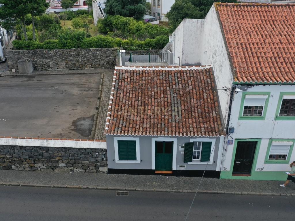 Moradia com excelente localização perto do Centro de Angra do Heroísmo - Image 5