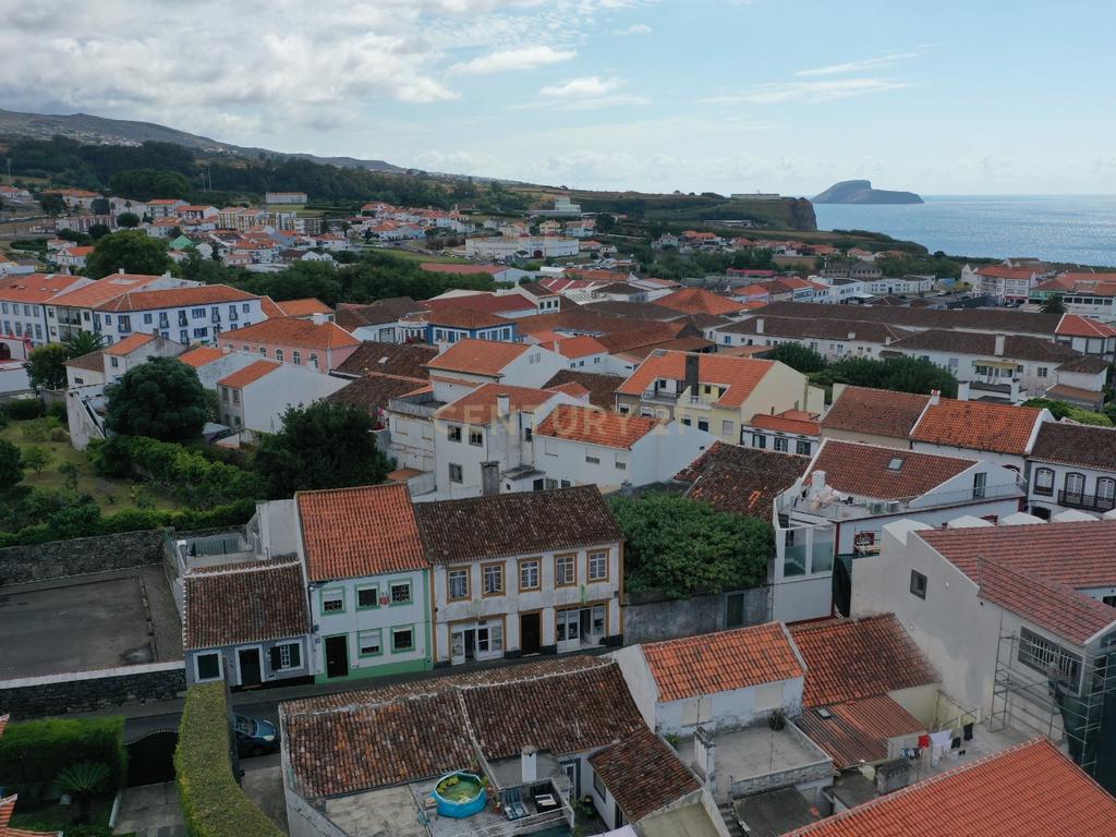 Moradia com excelente localização perto do Centro de Angra do Heroísmo - Image 3