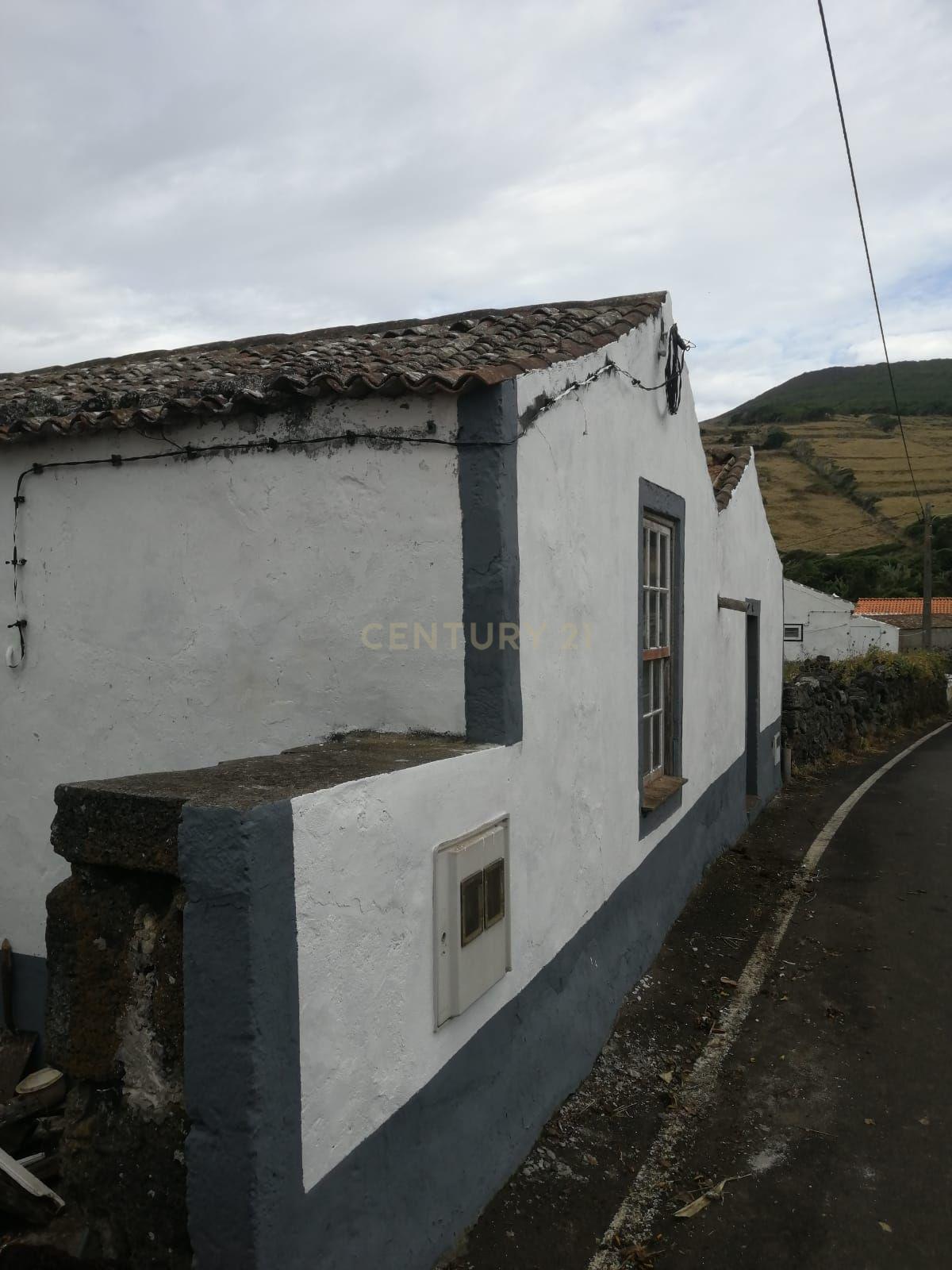 Moradia a reabilitar em zona calma na Ilha da Graciosa - Image 2